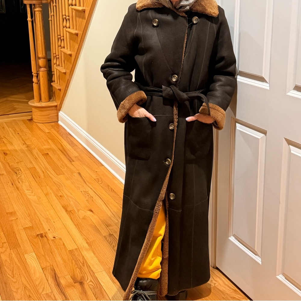 Italian Vintage Shearling Leather Coat – Long, Belted, European Style